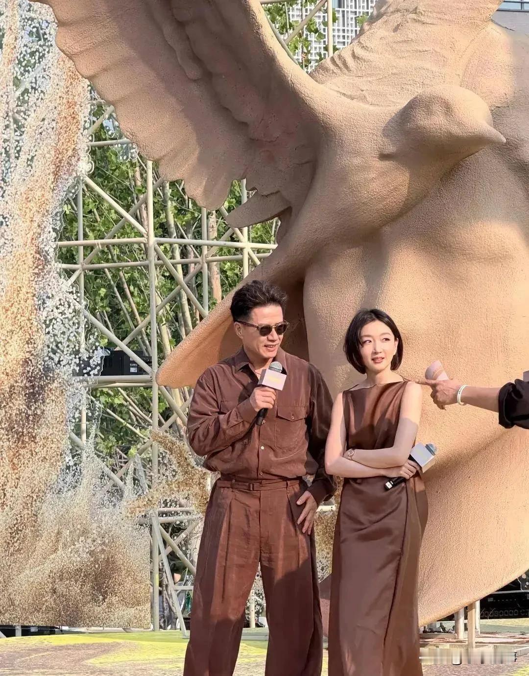 从面相细节就能看清一个人的本心。
 
之前网友点评周冬雨，说得真的太准了。
 