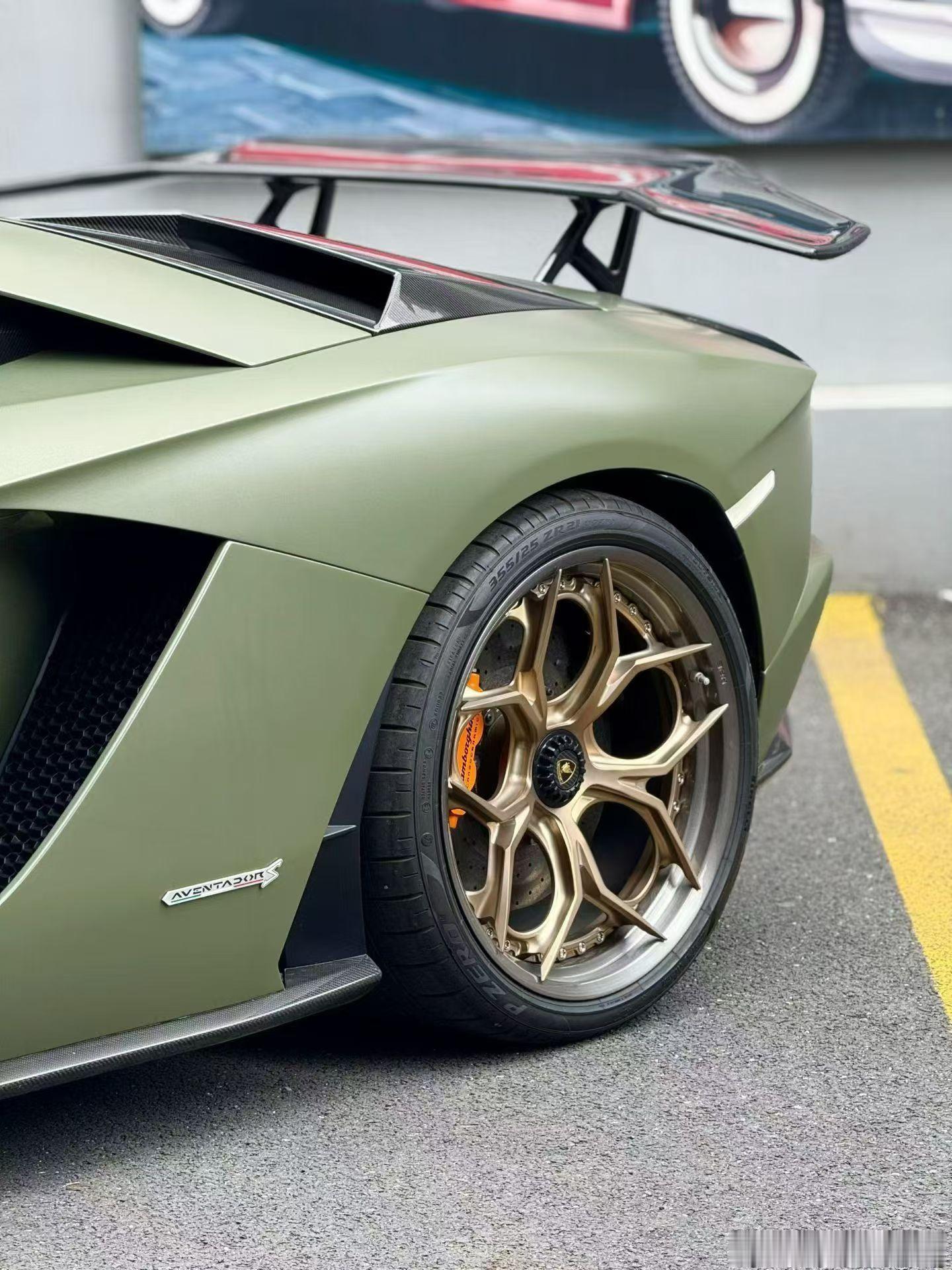 Aventador LP740 敞篷  原厂哑光绿，19年15000公里 DMC