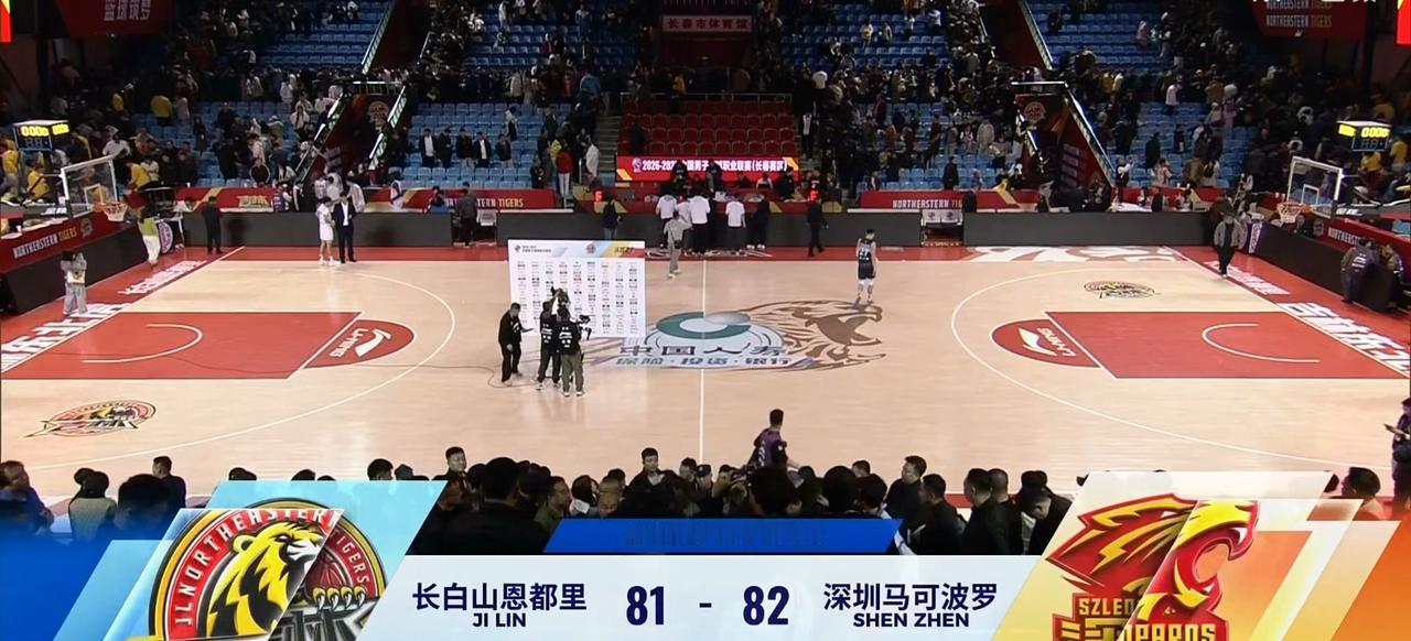 深圳男篮获得第二胜，顾全坐稳主帅位置。
10月30日晚，CBA常规赛真的看得人手