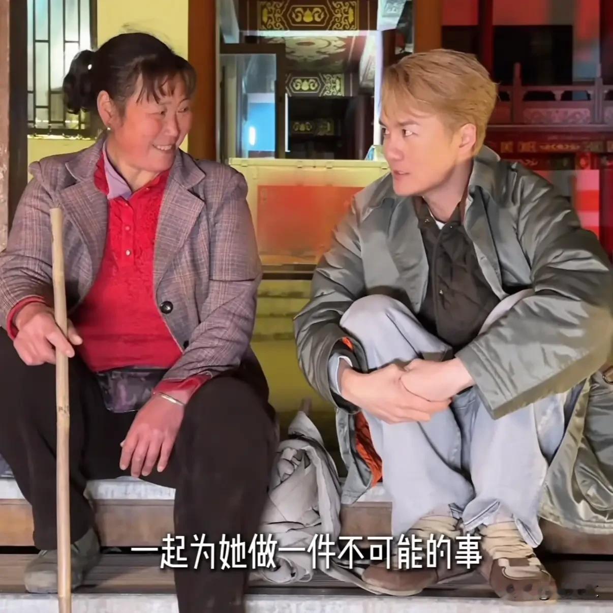 吴克群为老君山挑山工送外骨骼机器！
吴克群近期为洛阳老君山挑山工送去外骨骼机器、