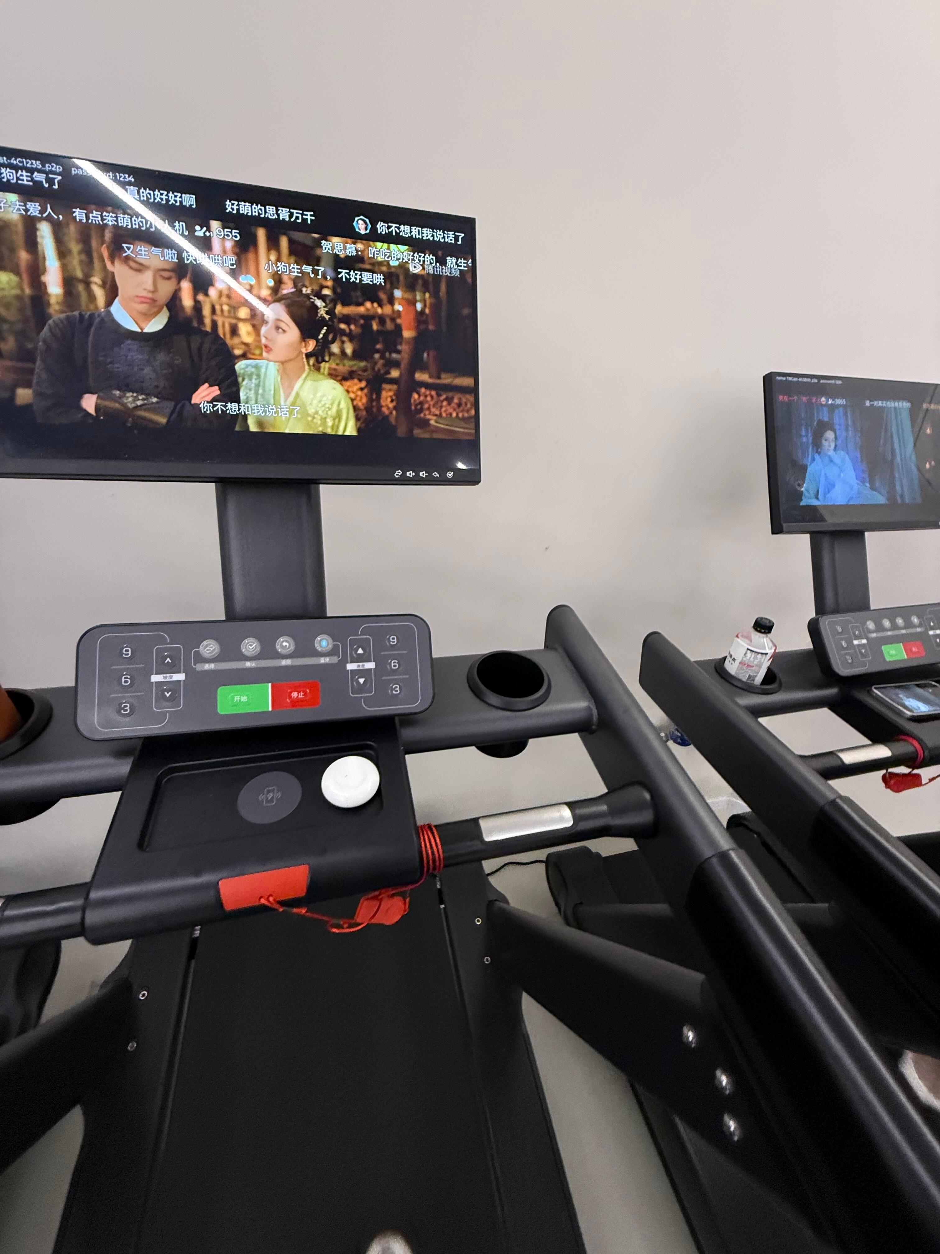 迪丽热巴《白日提灯》真是爆火网友去健身房跑步发现大家都在看… 