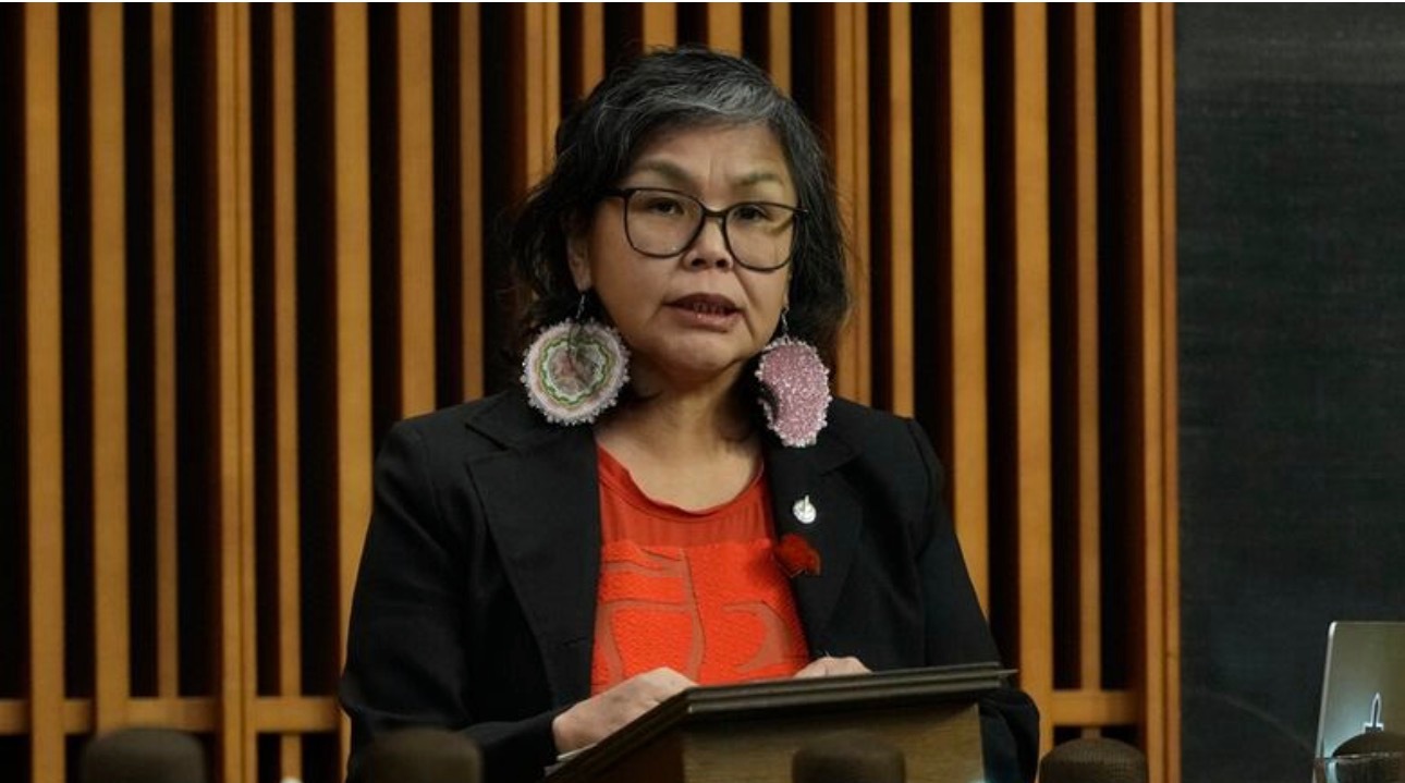 加拿大 加拿大新民主党议员洛里·伊德劳特将在议会中转投自由党。新民主党临时领袖唐