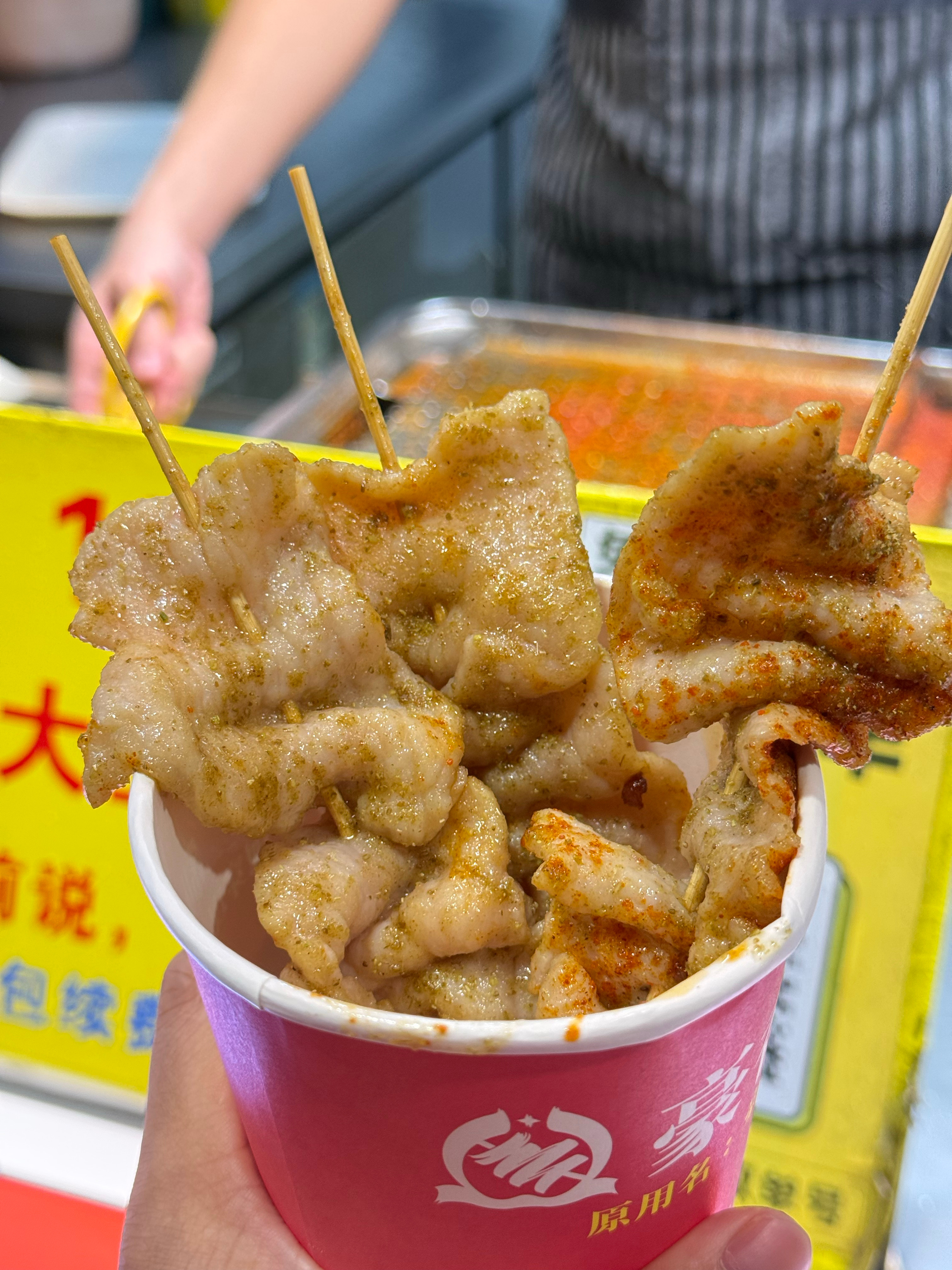 你们晚上吃什么？厦门石鼓路这个里脊肉串很好吃啊😋 