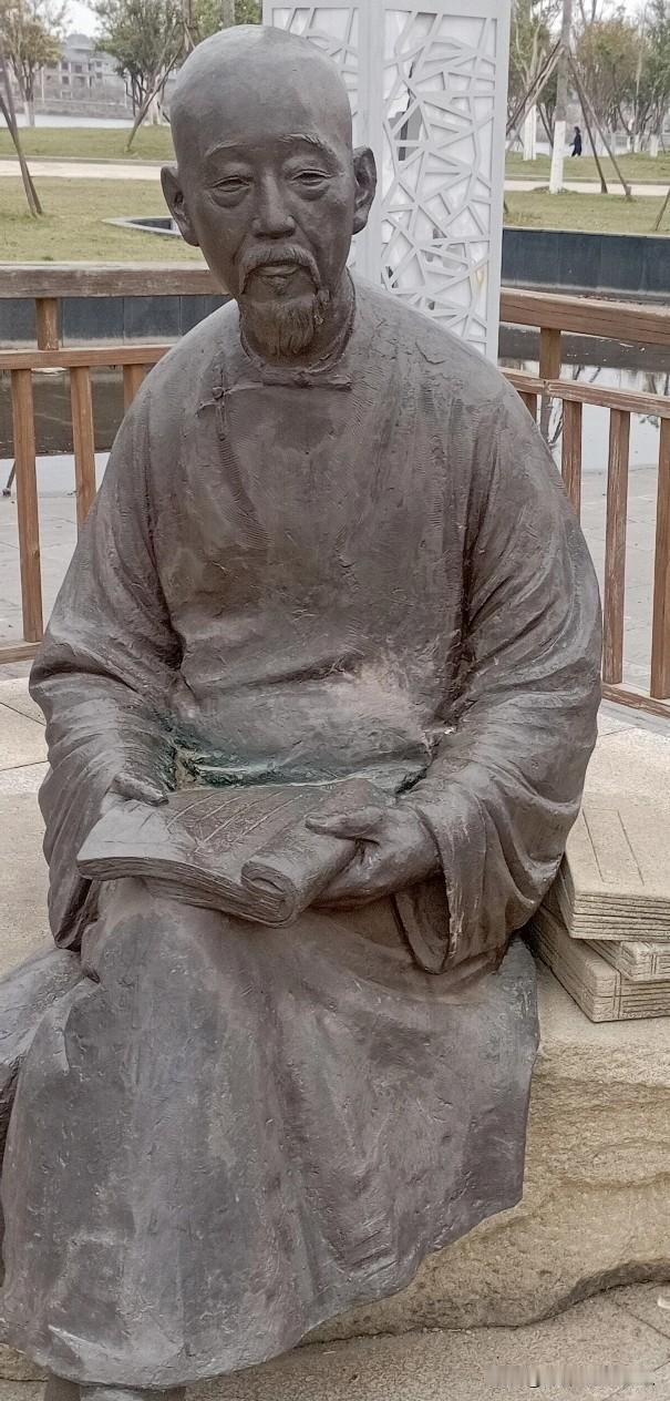 以下主要针对的是退休后的公职人员，特别任过领导的老同志。
一，不能利用在职时的影