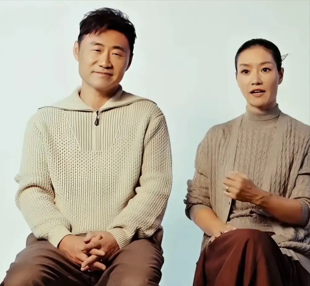 身价4个亿的李娜，老公姜山却半夜爬起来换尿布。花8万2在北京生娃，对李娜夫妇来说