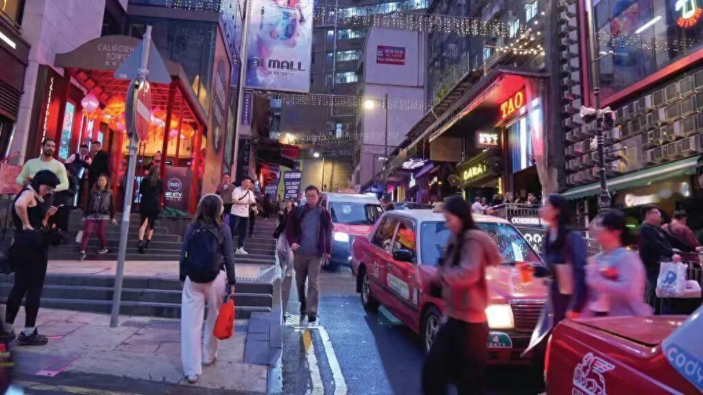 香港警方通报了一起案子，很多人看了都觉得震惊。36岁的本地男子，在10个月的时间