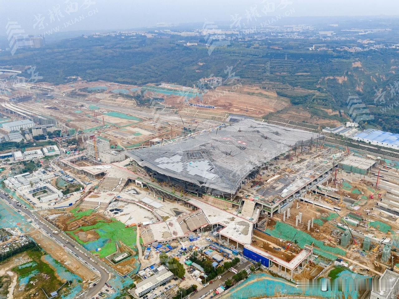 西安东站施工进展最新实拍图（10月28日）
10月27日，西安东站传来捷报，特大