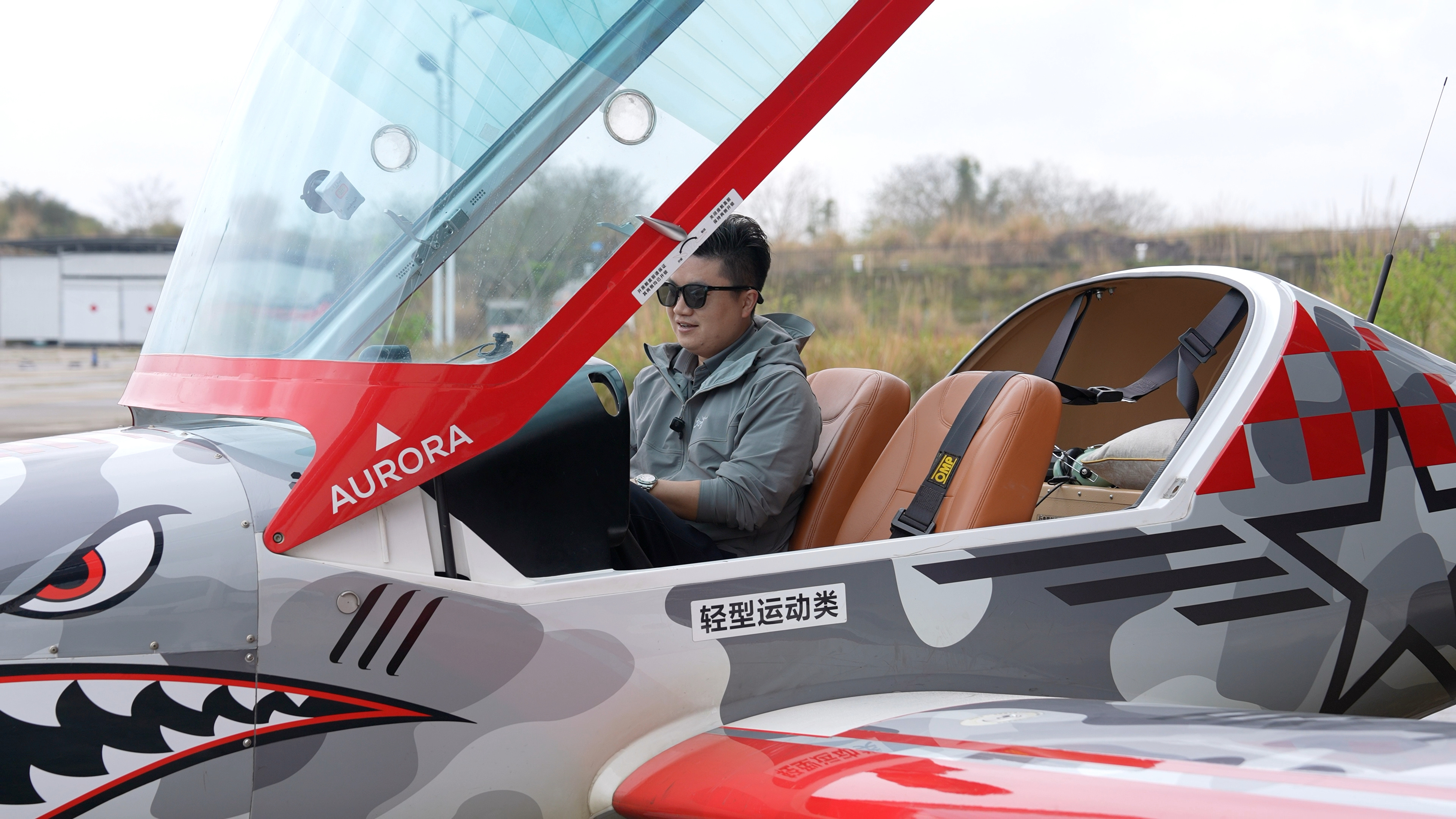 很硬的兄弟们早早早、今天不硬了