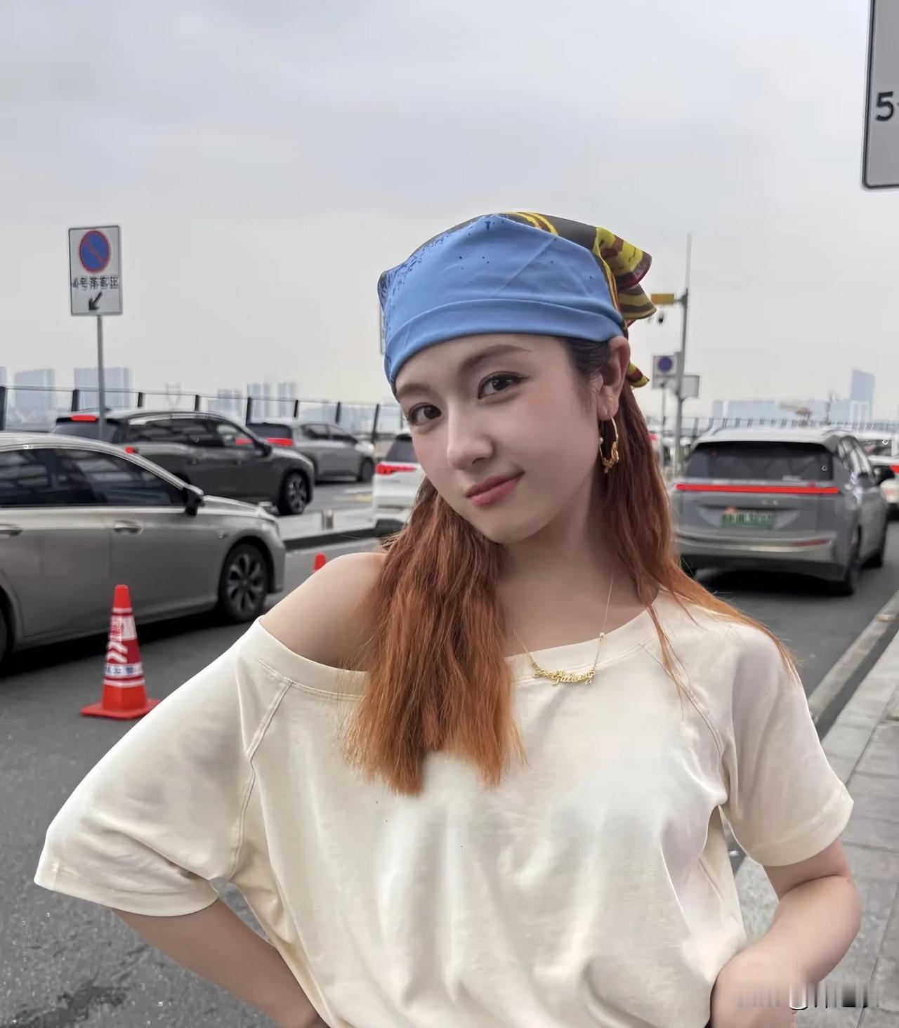 李兰迪现在这样其实也挺好的，虽然她不是流量明星，但是她的演技合格、戏路广、路人盘