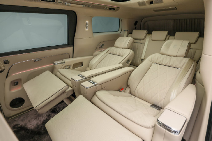 尊界V800首创情绪能量舱 豪华 MPV 内卷这么多年，大多逃不开堆皮料、拼冰箱