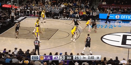 show time！里夫斯反击助飞詹姆斯！
在今天NBA常规赛湖人对阵篮网的第二