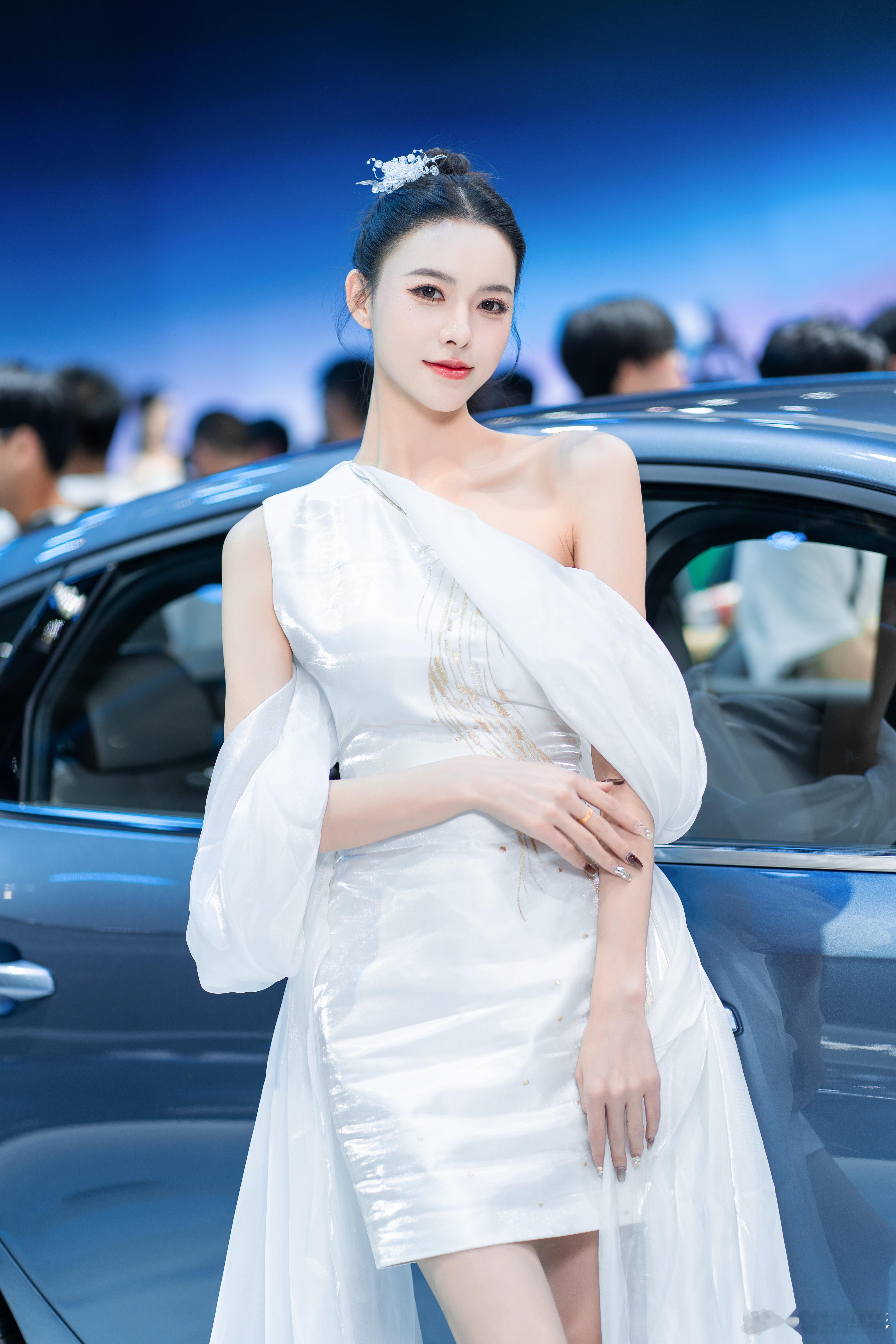 汽车美图我与汽车的日常汽车文化 让各位久等了！气质车模又登场啦[心][心]模特：