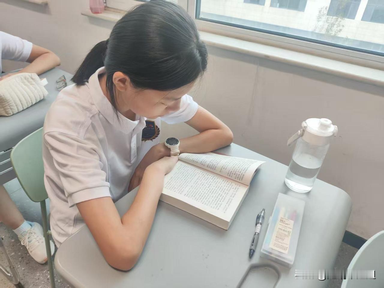 高一学生返校了，家里清净了

国庆假期结束了，家里的高一学生开学返校了，我整个人