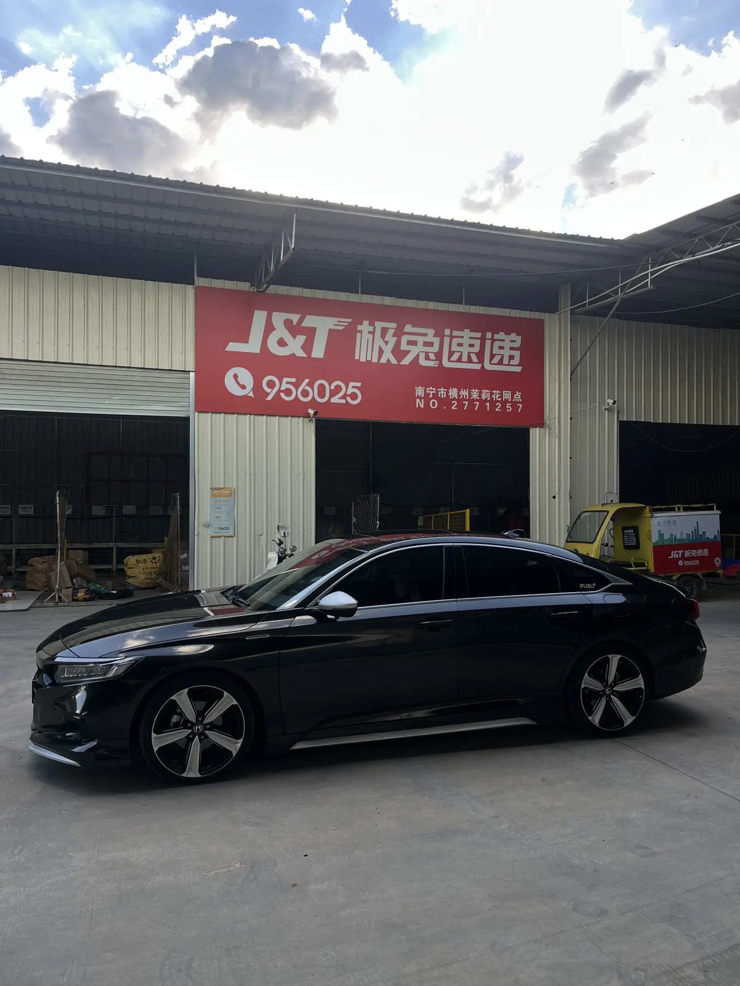 给穷小子一点时间 他借钱也是为了给你买蛋糕