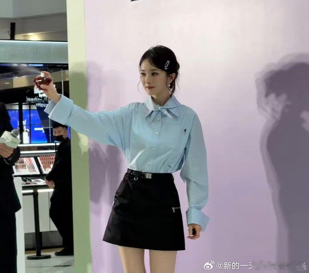 已成为杨幂走路粉美阿萌啊，真的长在我的心尖上了。 