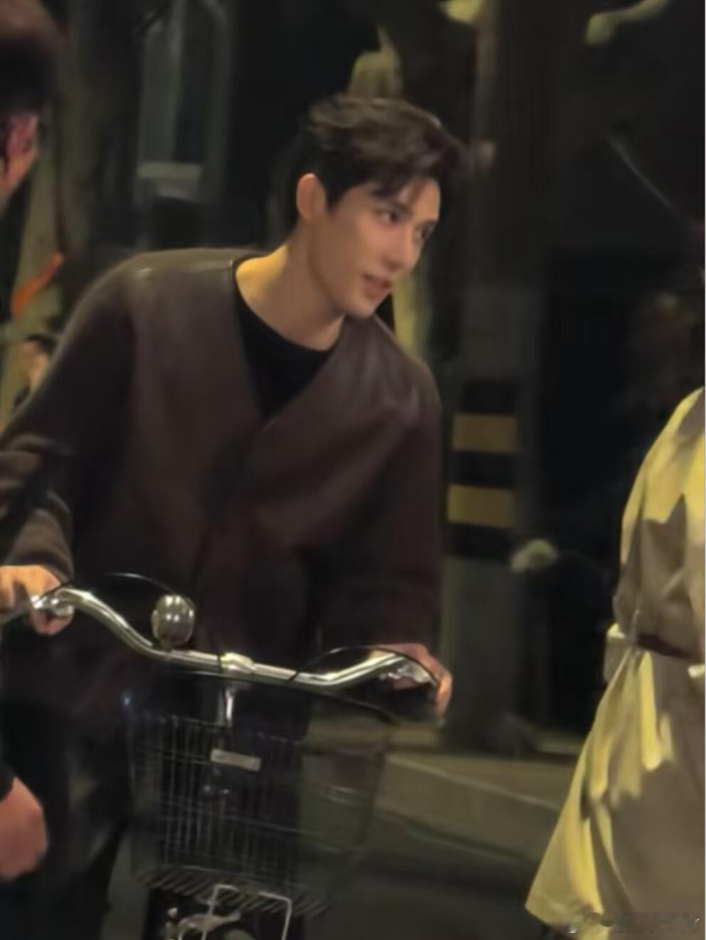 当你在路上偶遇王安宇！ 