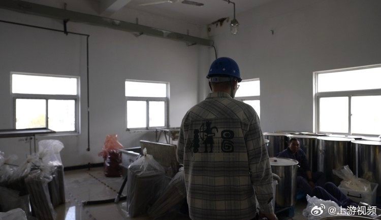 #徐州一药企车间工人脱岗睡觉#【中央安全生产考核巡查组检查徐州一药企：工人脱岗睡