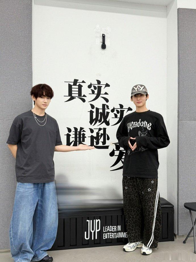 唐九洲带郭晓东到乐华训练 内娱五旬练习生郭晓东全力备战三公！唐九洲带他到乐华训练