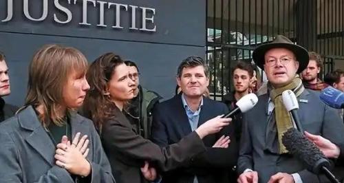 这一回中国可真要杀鸡给猴看了。中国实在忍无可忍，终于要杀鸡给猴看了，谁是这只鸡？