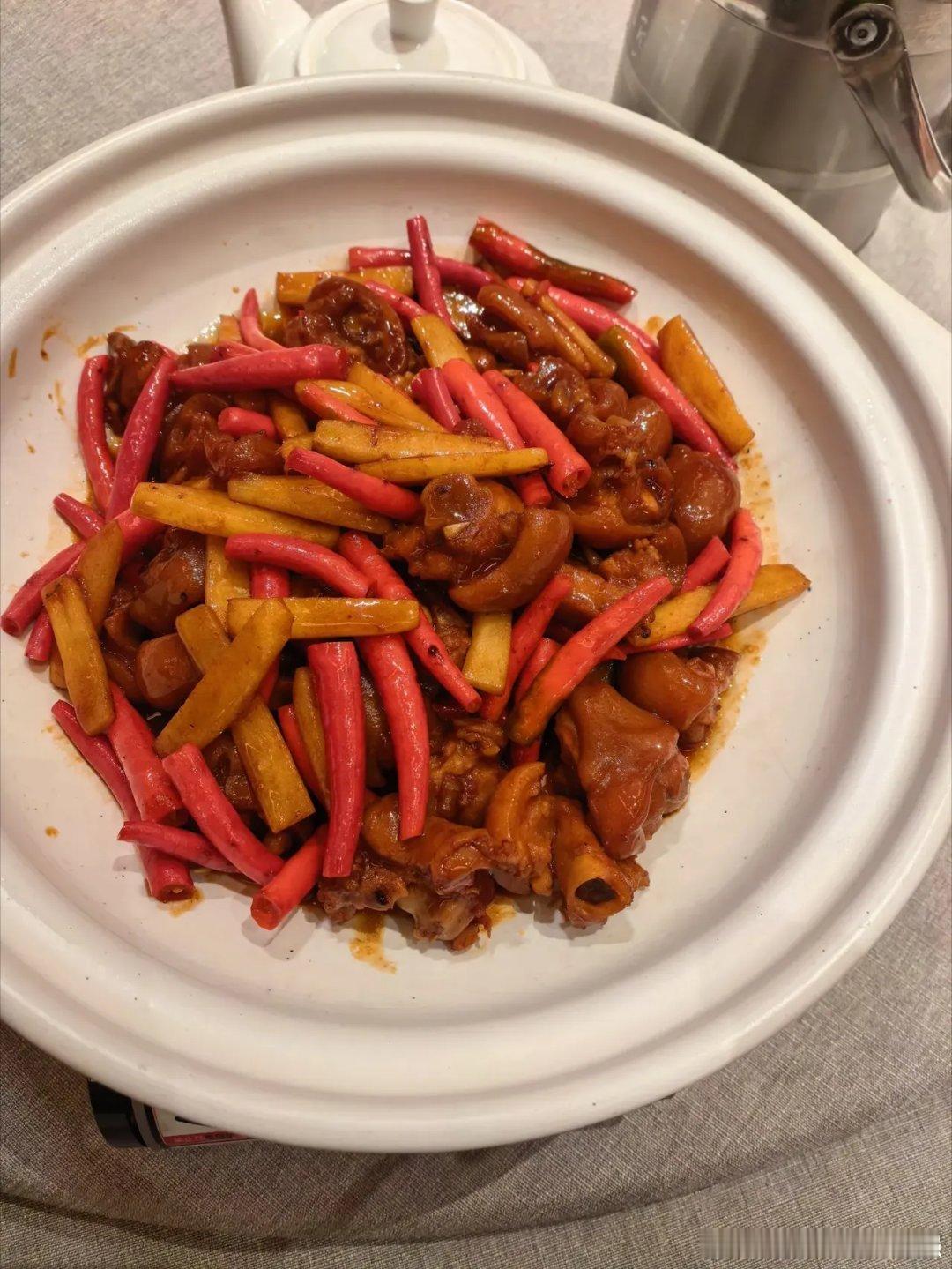 中午收盘，A股暴跌，该离场还是入场？我明确看法！1、资源股暴跌日内黄金、白银暴跌