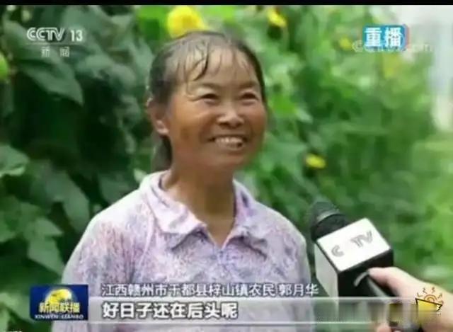 她笑起来真美，一定很开心吧

