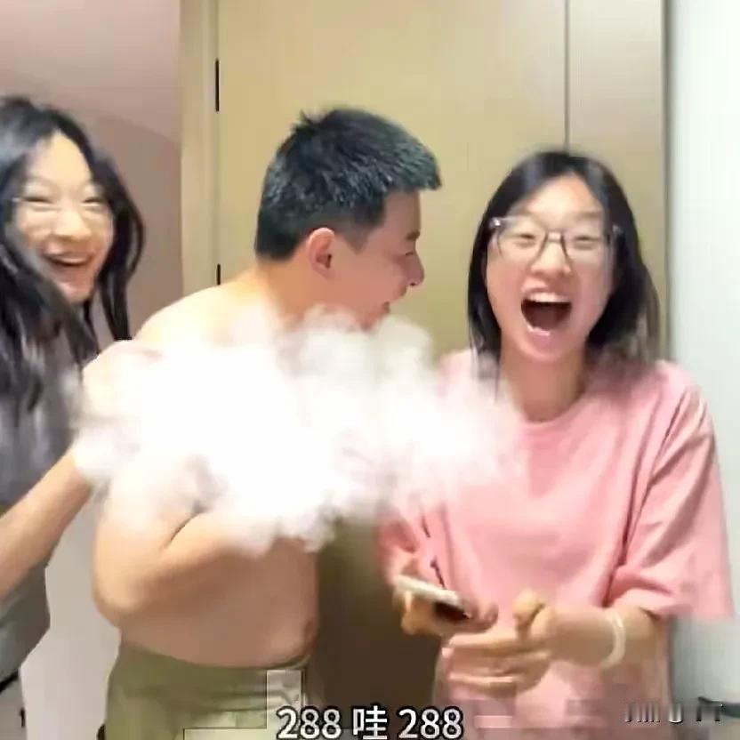 河南一女孩查到高考分数288分，激动地喊出声来，没想到父亲一脸不解其意，女孩表示