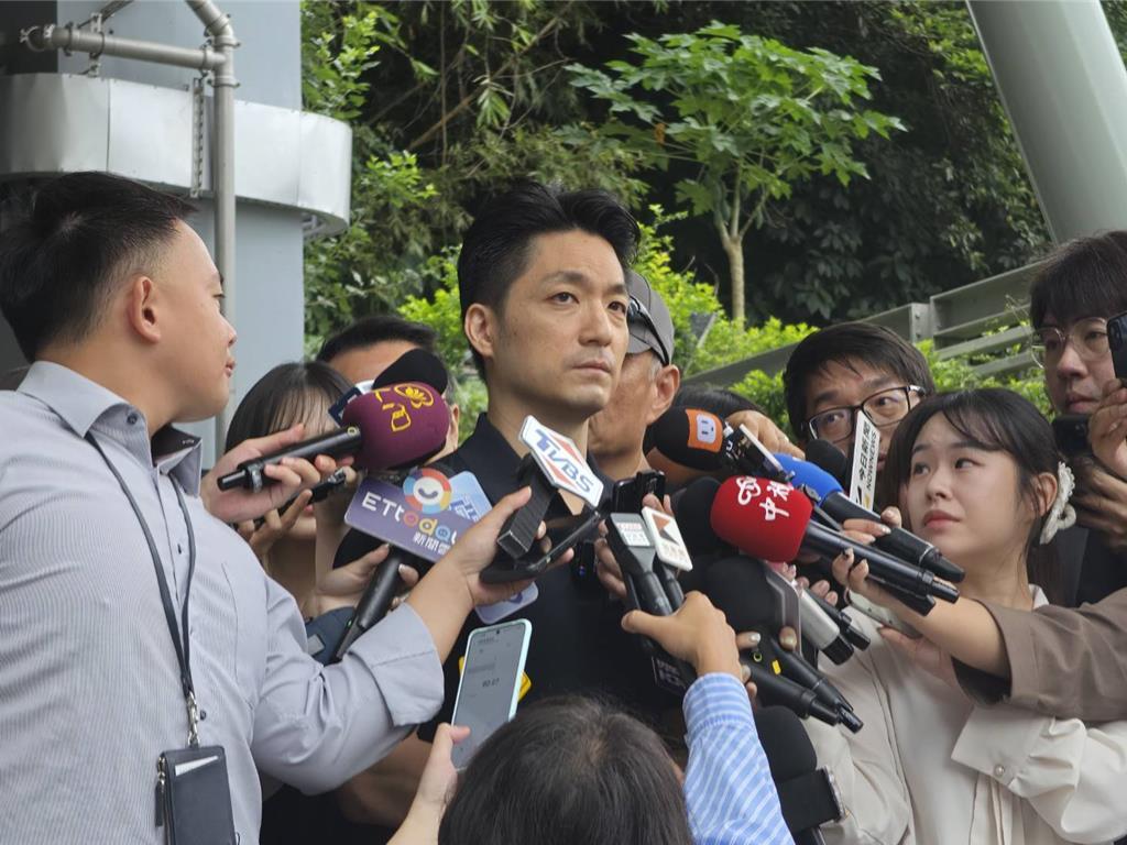 台北市东门市场附近金山南路一段，一株原本规划办理移植的茄苳树，遭施工厂商未经市府