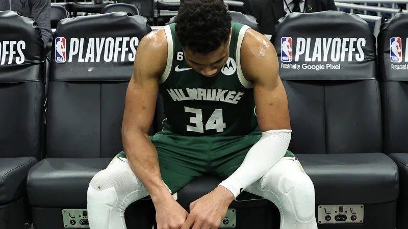 字母哥将于周日接受核磁共振检查，预计伤缺4-6周，字母应该是已经打完了在雄鹿的最