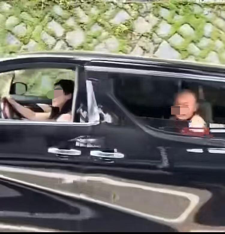 每年去寺庙几次，每次都是几十，上百块的捐，虽不多，求个心安

不是亲眼所见，还真