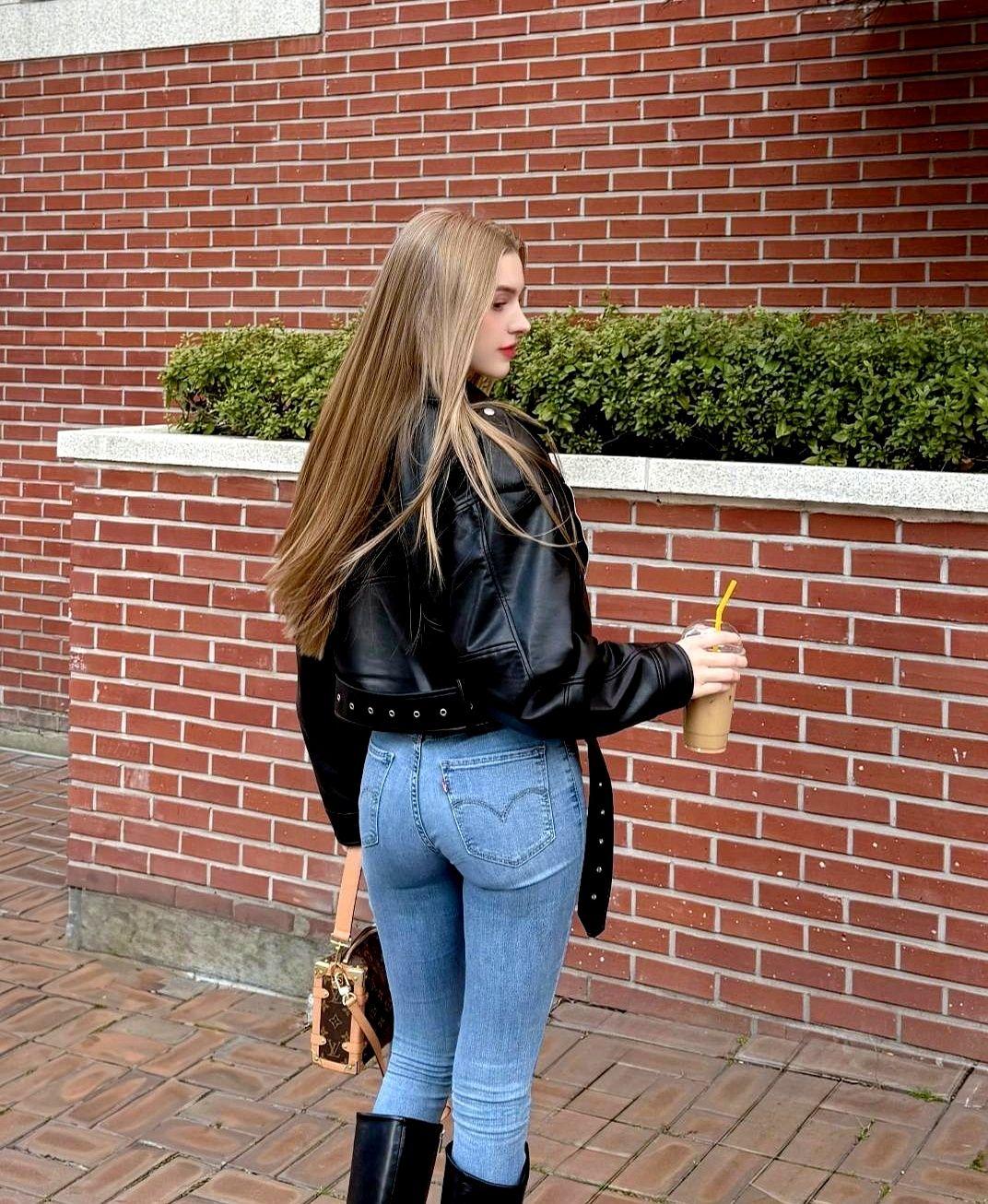 谁能想到《白日提灯》这么上头，迪丽热巴和陈飞宇这对组合真的绝。

贺思慕那种四百