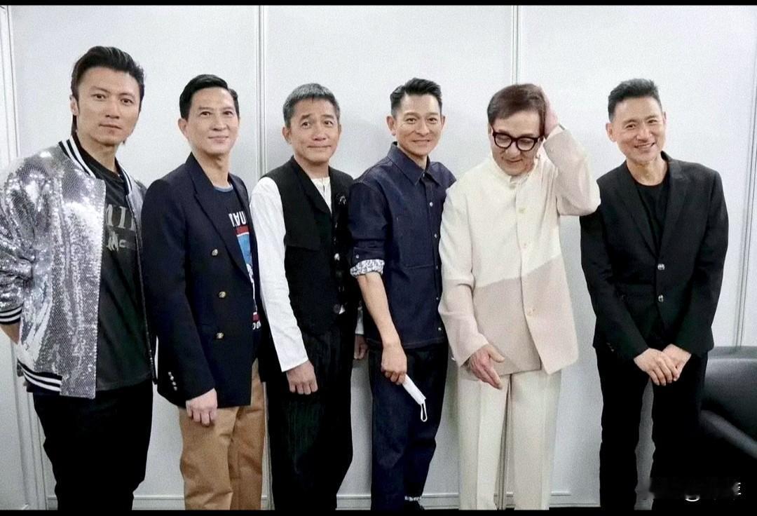 成龙大哥这是想什么呢？