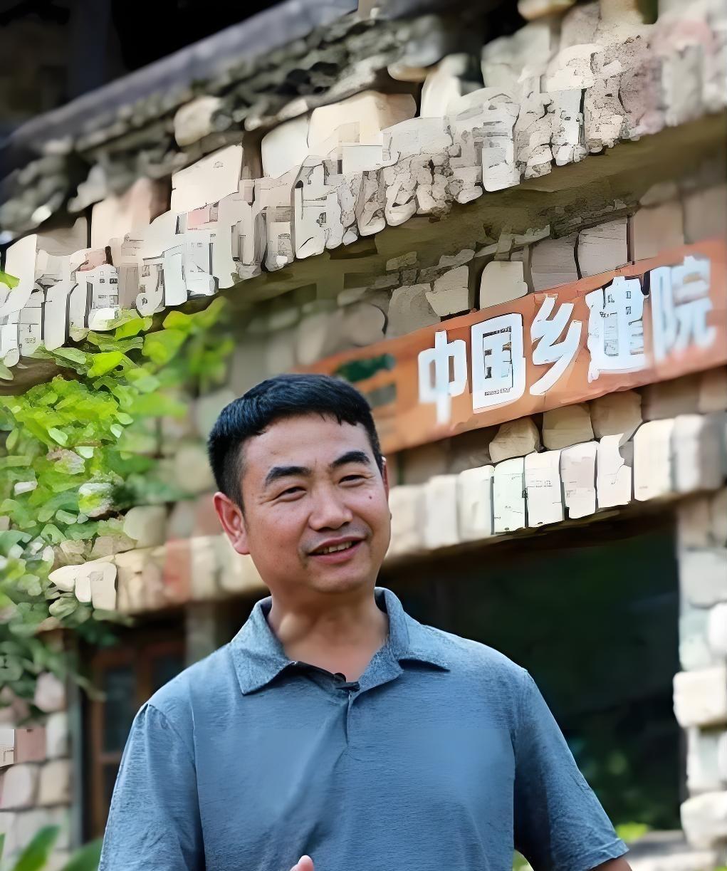 李昌平：为农民说实话的乡建实践者
 
李昌平，男，1963年4月出生于湖北省监利