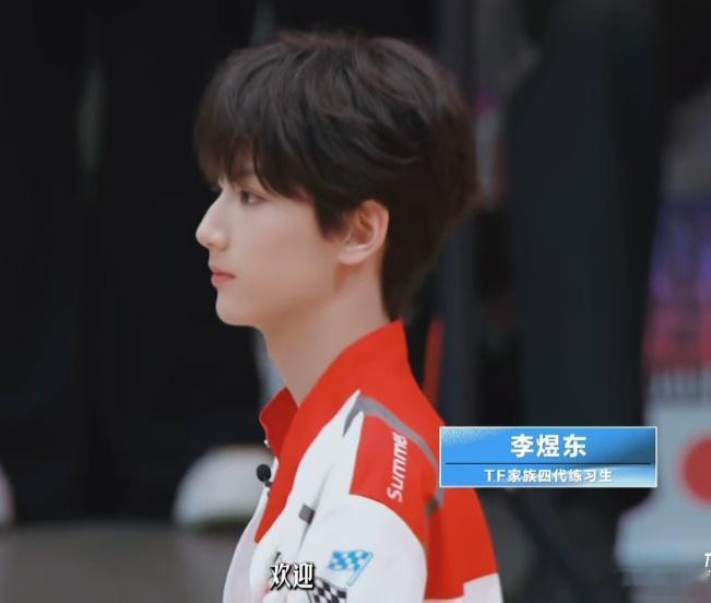 曝TF家族运动会分组名单李煜东去年红队的这套真的好帅～建模太牛了