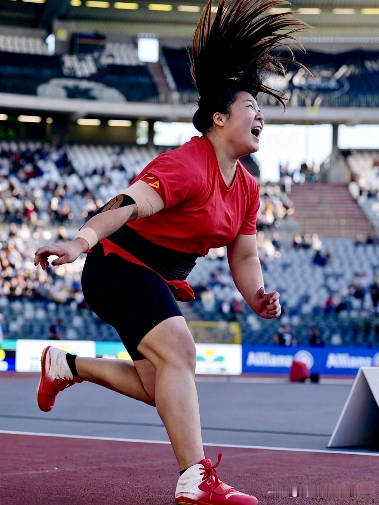 怒发冲冠！“小孩儿姐”严子怡，一投制胜！
9月27日晚，亚运会女子标枪决赛，严子