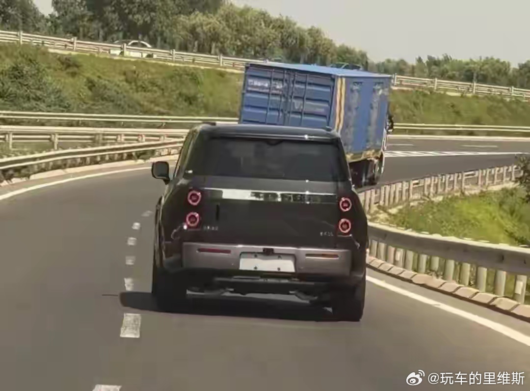 享界G9实车完整曝光！方盒子硬派大SUV太戳户外党了，方正车身+贯穿镀铬灯带+圆
