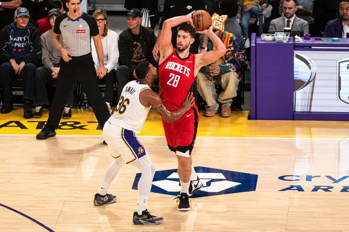 申京表示：“除了投篮命中率之外，我们在各个方面都胜过了他们。”哈哈…洛杉矶湖人