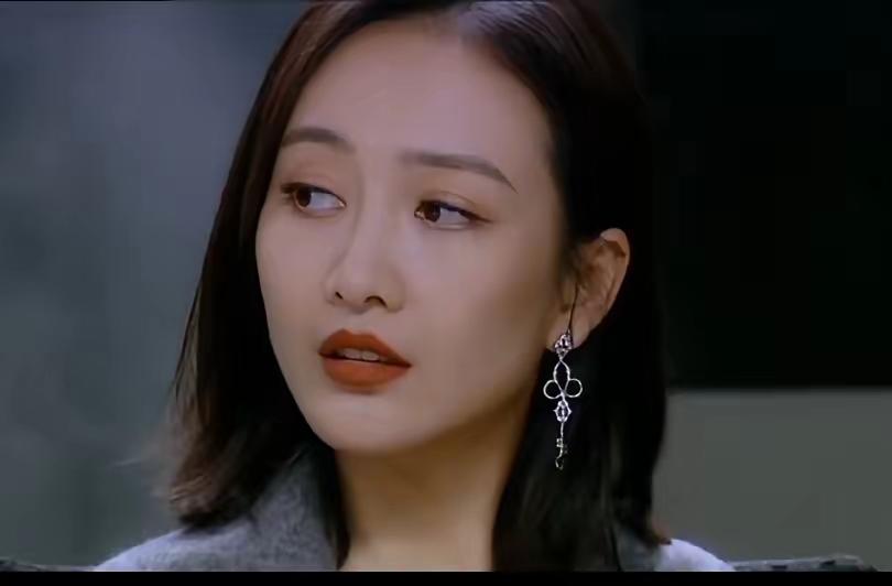 姜还是老的辣！
我妈凑过来瞄了一眼王鸥的热搜
来了一句：她把话说得这么直白，你们