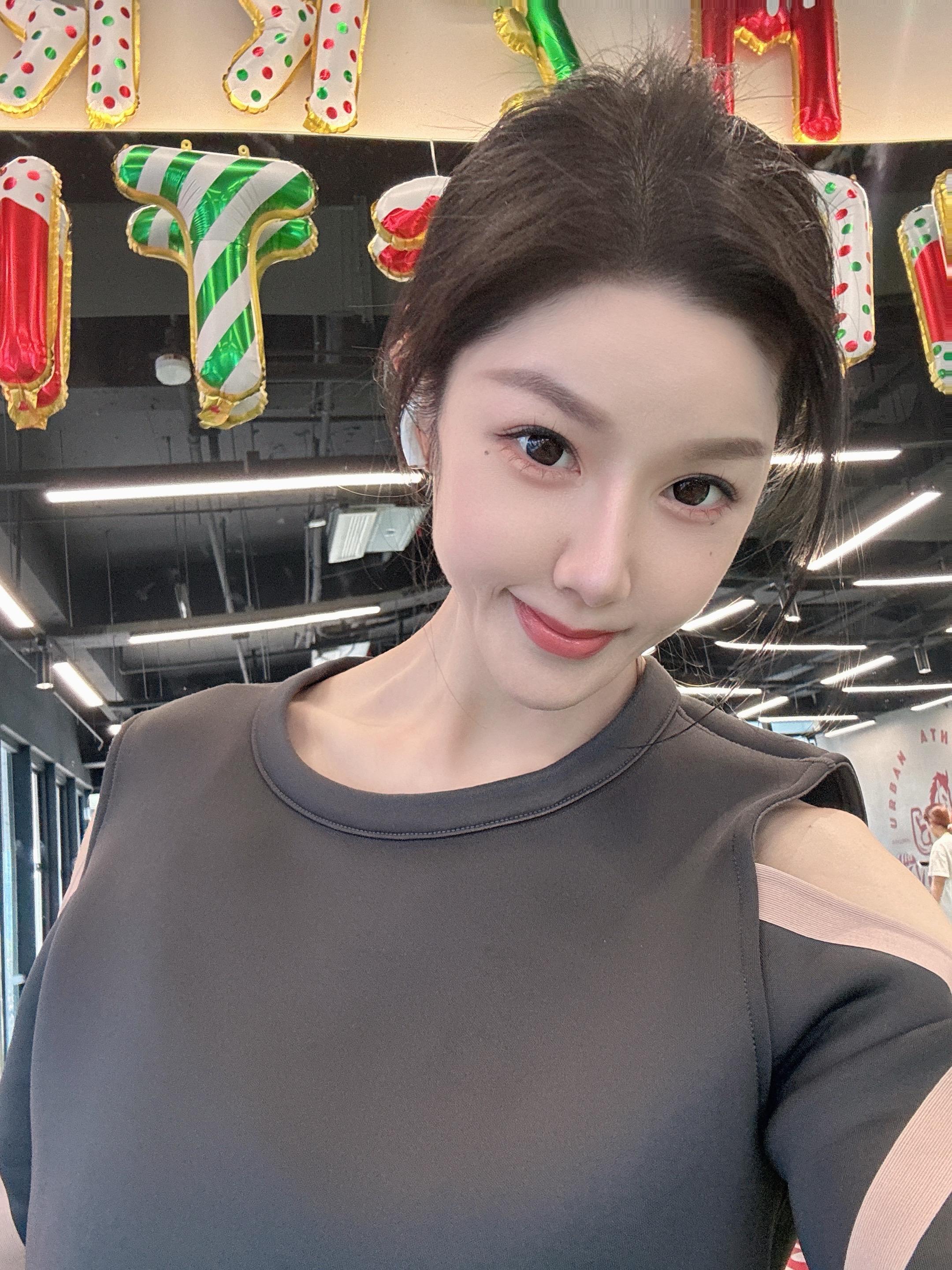 今天穿多了，也不知拍啥，只能拍脸了