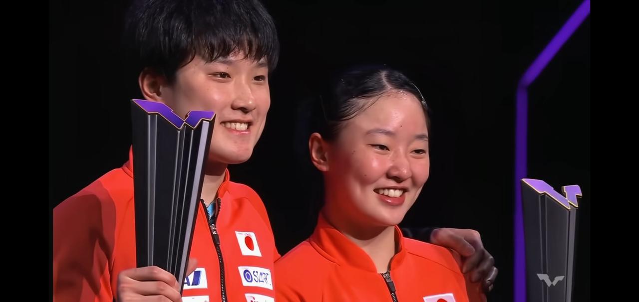张本智和、张本美和的父母祖籍、出生地都是中国四川，早年都是国内乒乓球专业运动员。