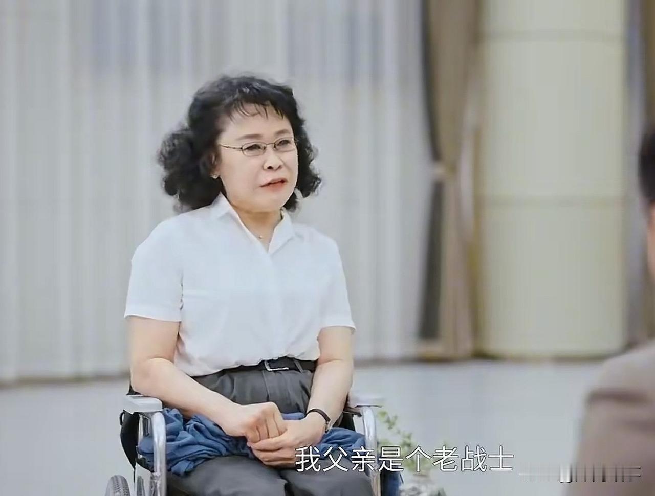 张海迪接受前央视主持人郎永淳专访首次回应了自己“假残疾”流言。
当年所谓的开车照
