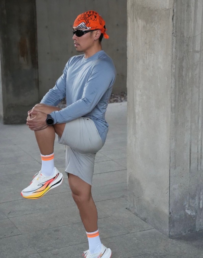 台湾青年被大陆跑鞋科技惊艳大陆跑鞋科技让台湾青年连连惊叹，鸿星尔克芷境碳板跑鞋竞