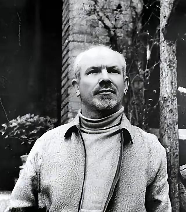 我一直以为白求恩就是个好人，课本里那种，脸谱化的好人。直到今天，我才知道，这根本