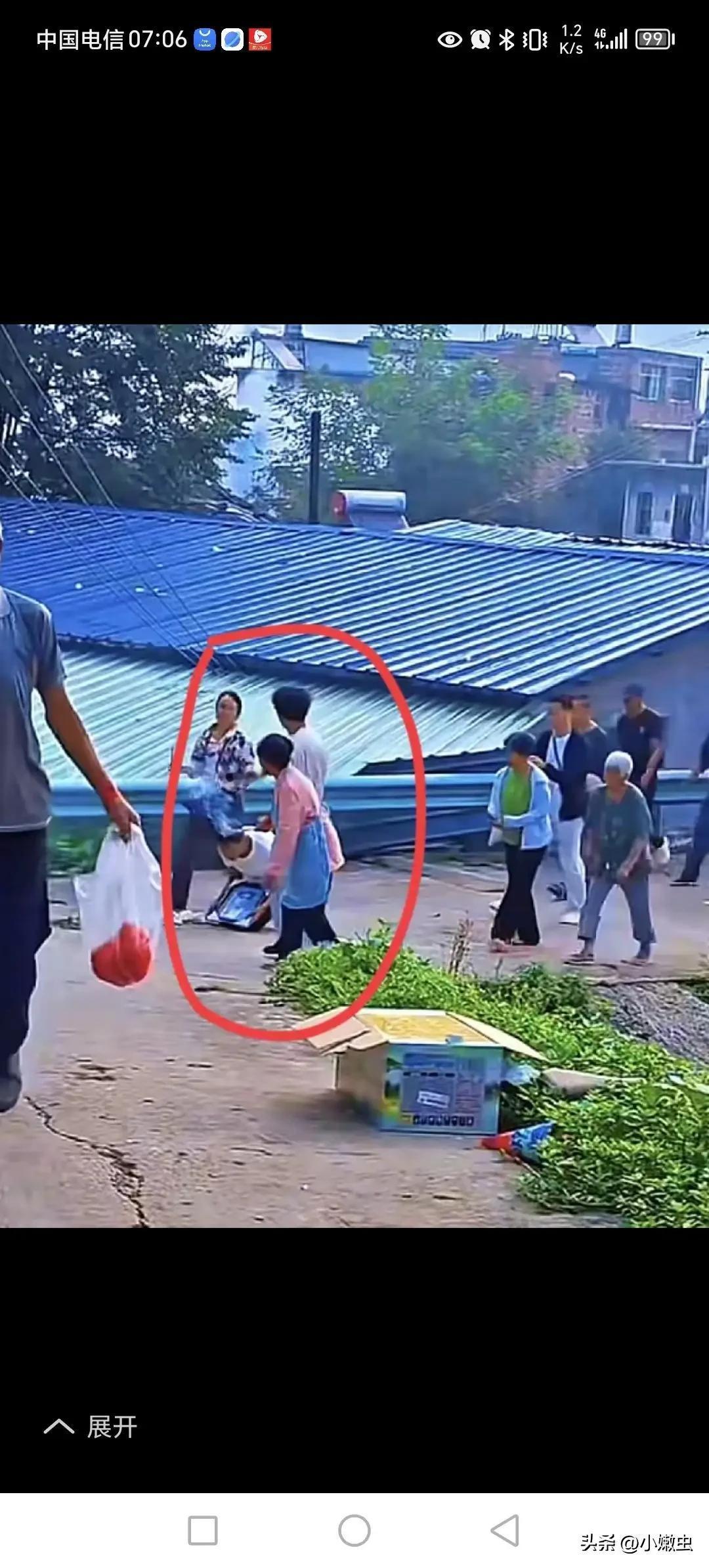 彭仕运去世了，没人守孝。
没有子女披麻戴孝。
这个重要任务都落在他弟弟手里。
他