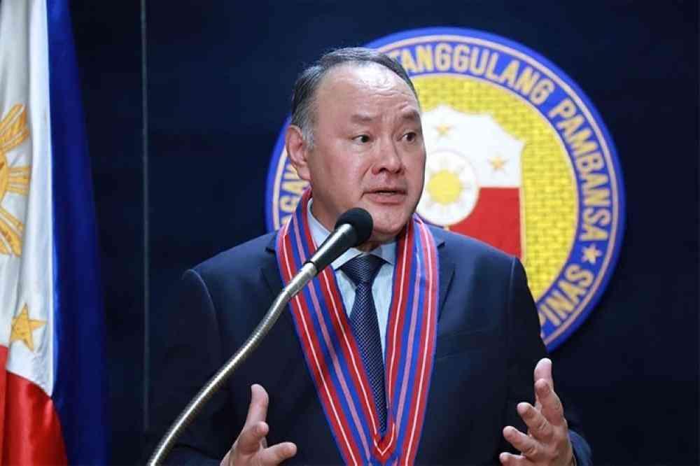 菲律宾防长做梦也没想到，自己刚被中方全家封杀，转头就要被自家总统当成弃子扔出去背