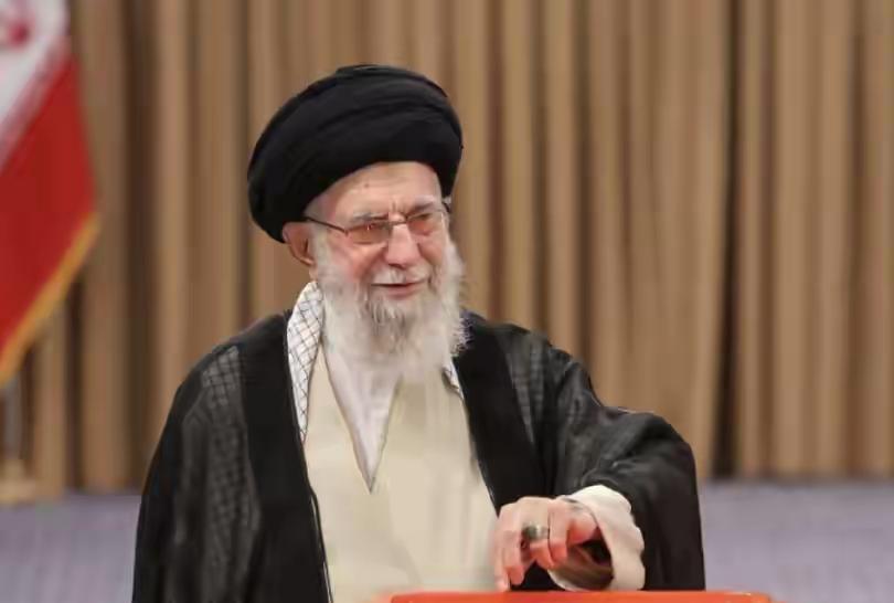 哈梅内伊这辈子最英明的决定，可能就是抛弃教法观念，选择了技术出身的拉里贾尼作为他