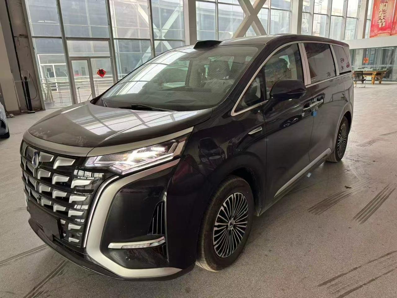 运损 腾势D9 26款 第二代 EV 四驱闪充尊荣 指导价409800 不修 裸