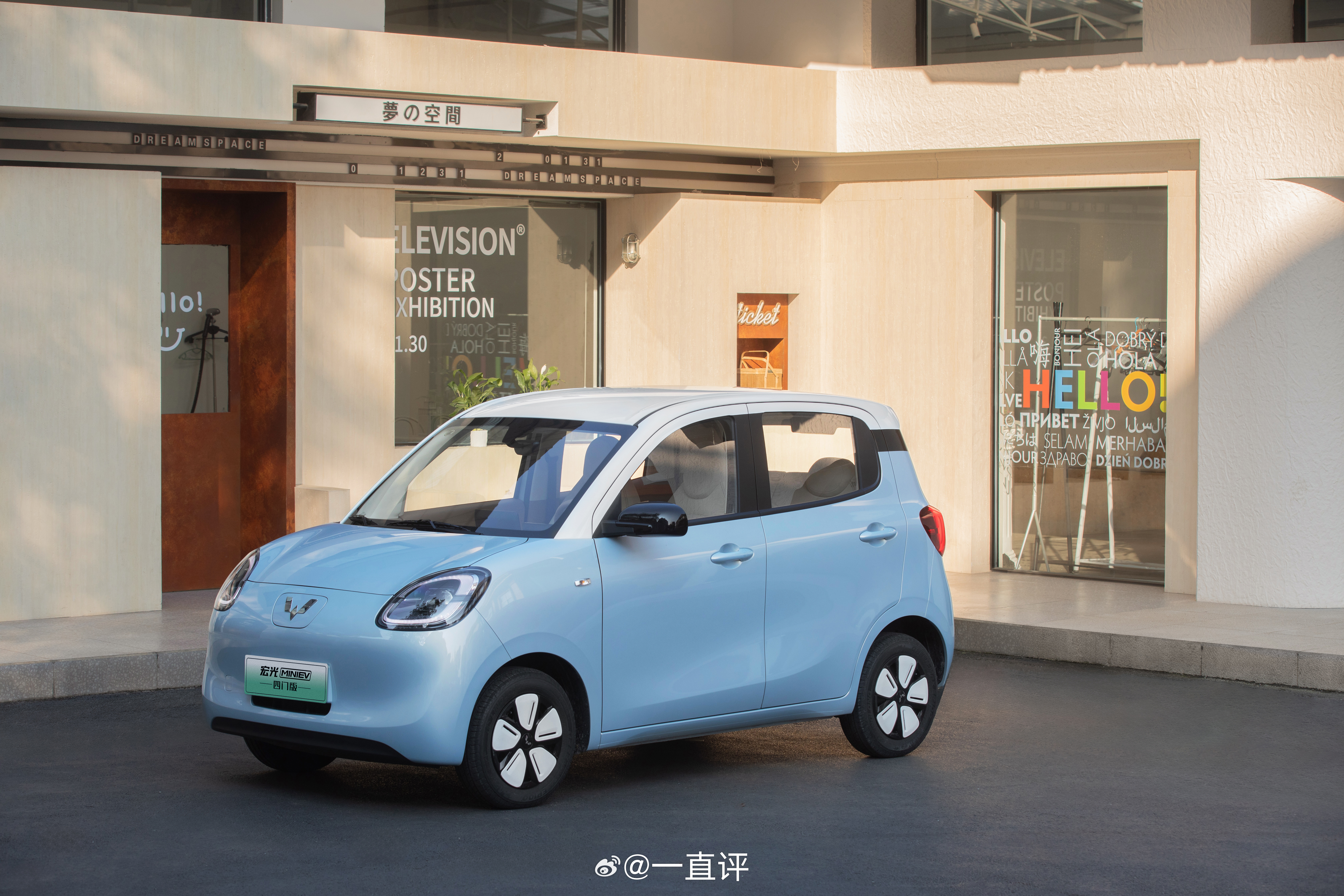 宏光MINIEV四门版销量突破36000台！蝉联五周中国汽车市场销量冠军，宏光M