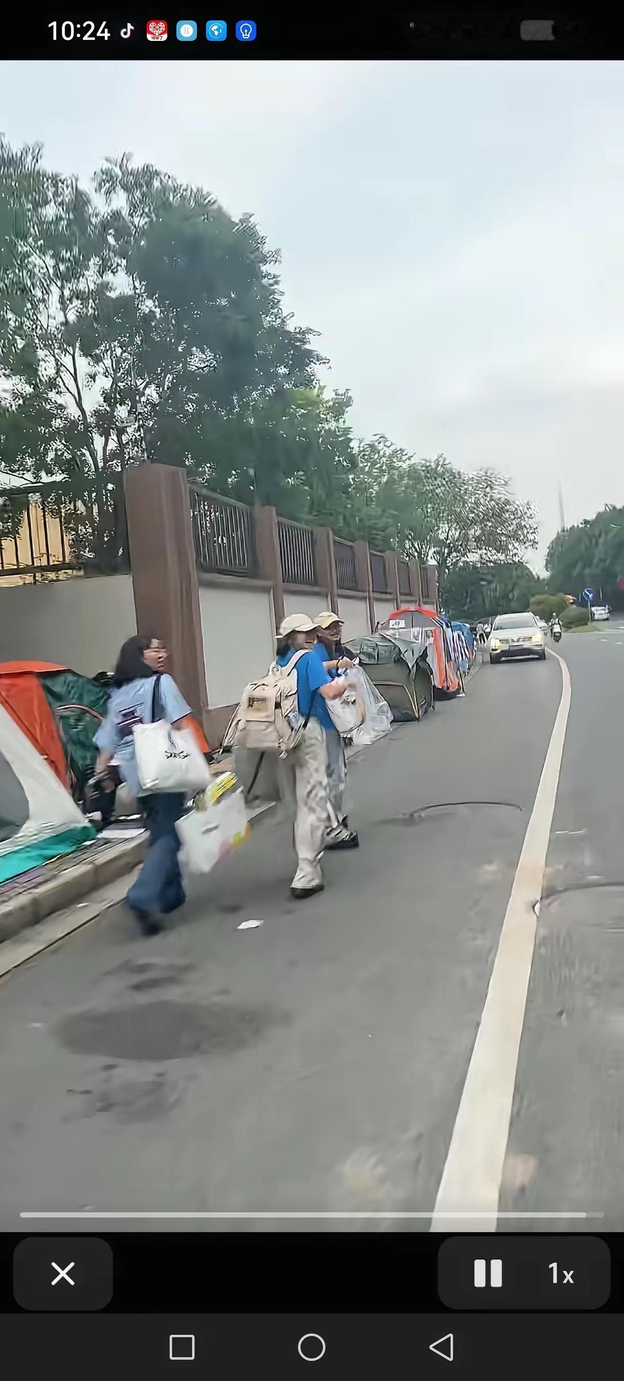 国庆长假就服00后
干翻酒店的不一定是酒店同行，而是00后的帐篷，就服00后，改