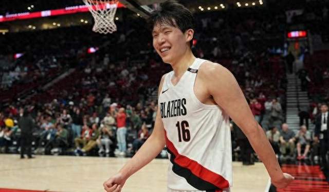杨瀚森末节亮相4分6板，开拓者12分轻松拿下国王