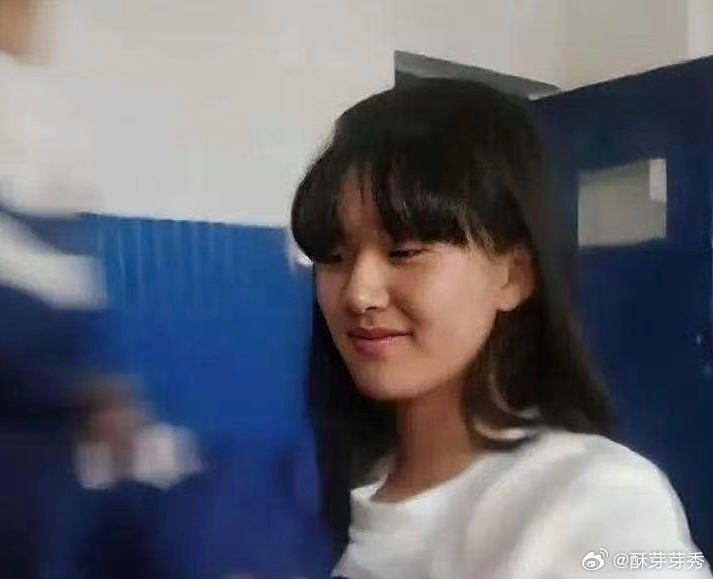 中学时期的赵露思，这也太普通了吧 